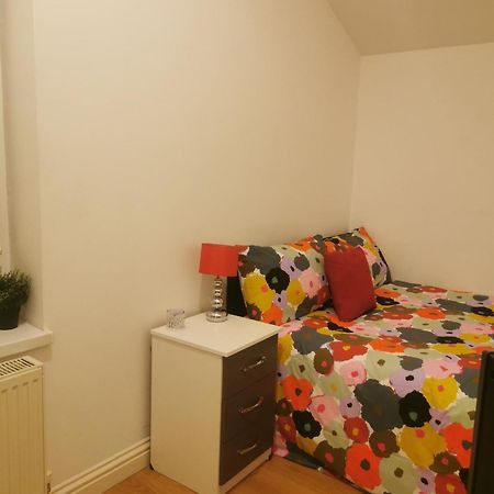 Lovely Spacious Room Near Train Station And University Dallington  Buitenkant foto