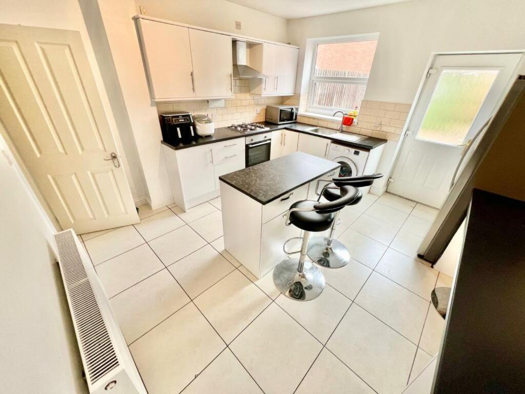 Lovely Spacious Room Near Train Station And University Dallington  Buitenkant foto