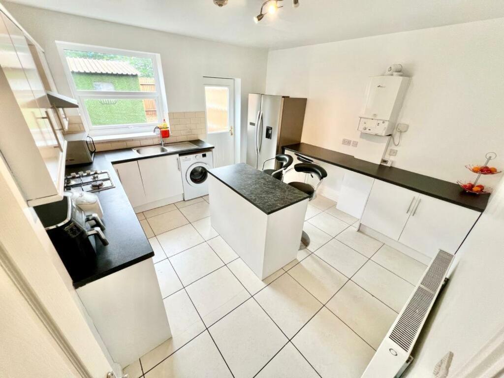 Lovely Spacious Room Near Train Station And University Dallington  Buitenkant foto