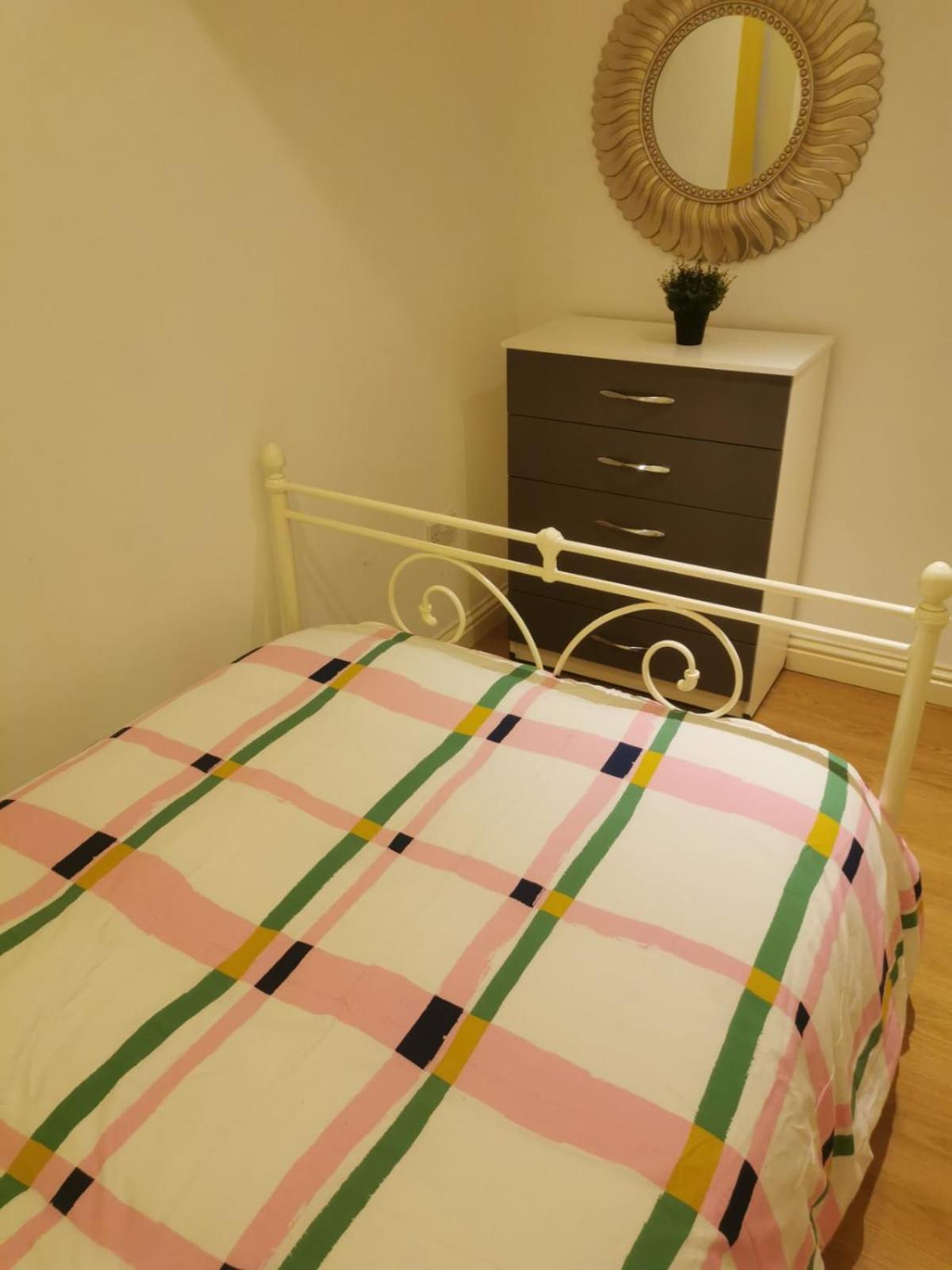 Lovely Spacious Room Near Train Station And University Dallington  Buitenkant foto